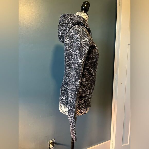 COPY - ✨Lululemon Scuba - Picture 6 of 6